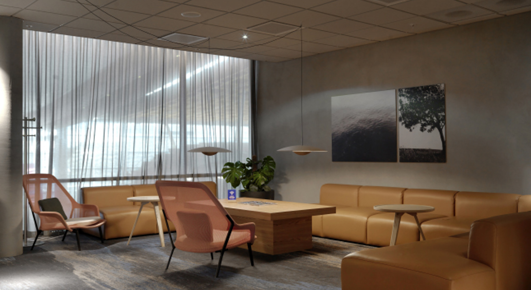 Moderne stuedesign i ein flyplasslounge med beige sofaer, rosa stolar, runde trebord og hengande lamper, i eit rom med store vindauge og veggkunst.