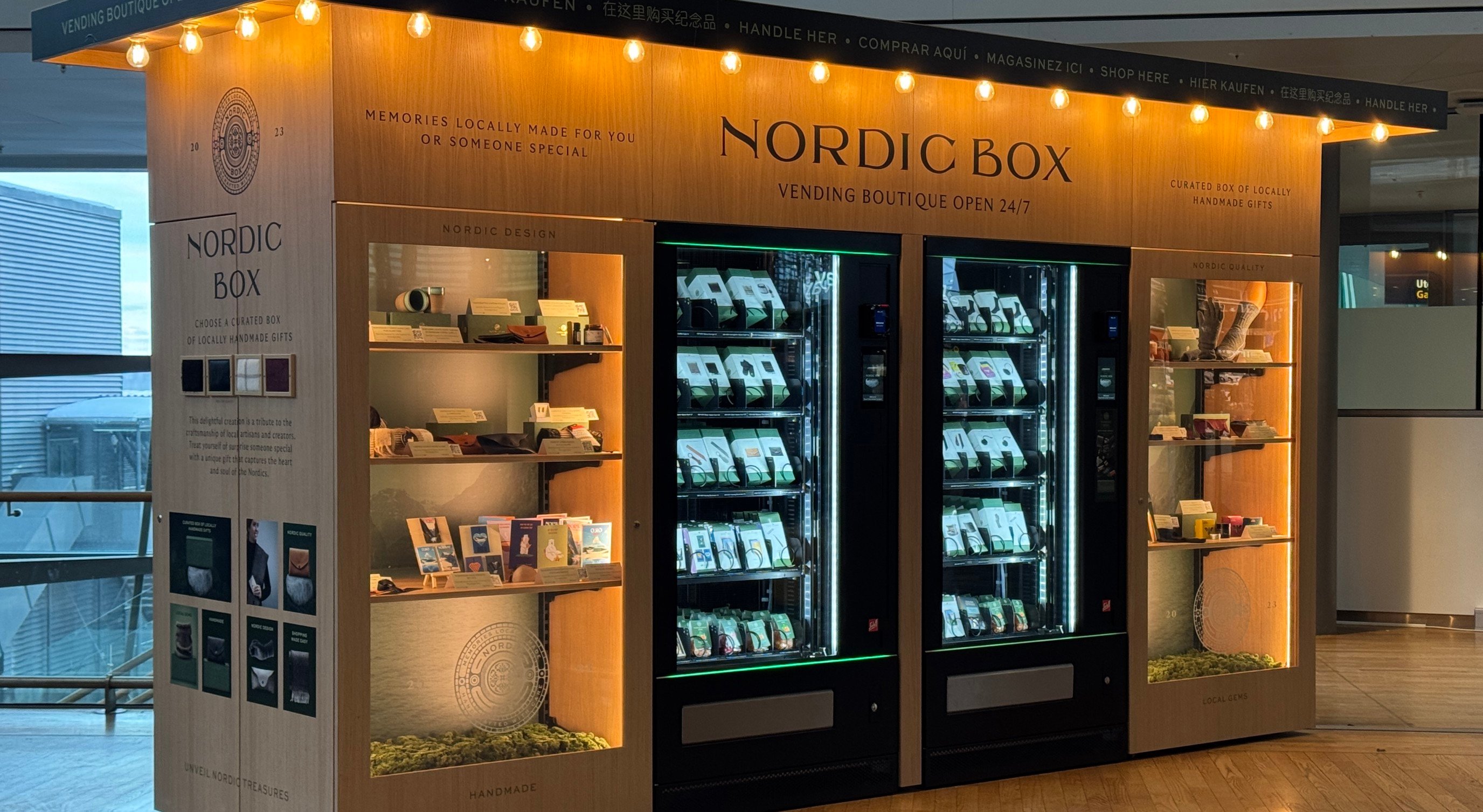Nordic Box salgsautomatbutikk på flyplassen, som tilbyr lokalt håndlagde gaver. Har belyste utstillingshyller og automater med et assortert utvalg av varer. Åpen 24/7