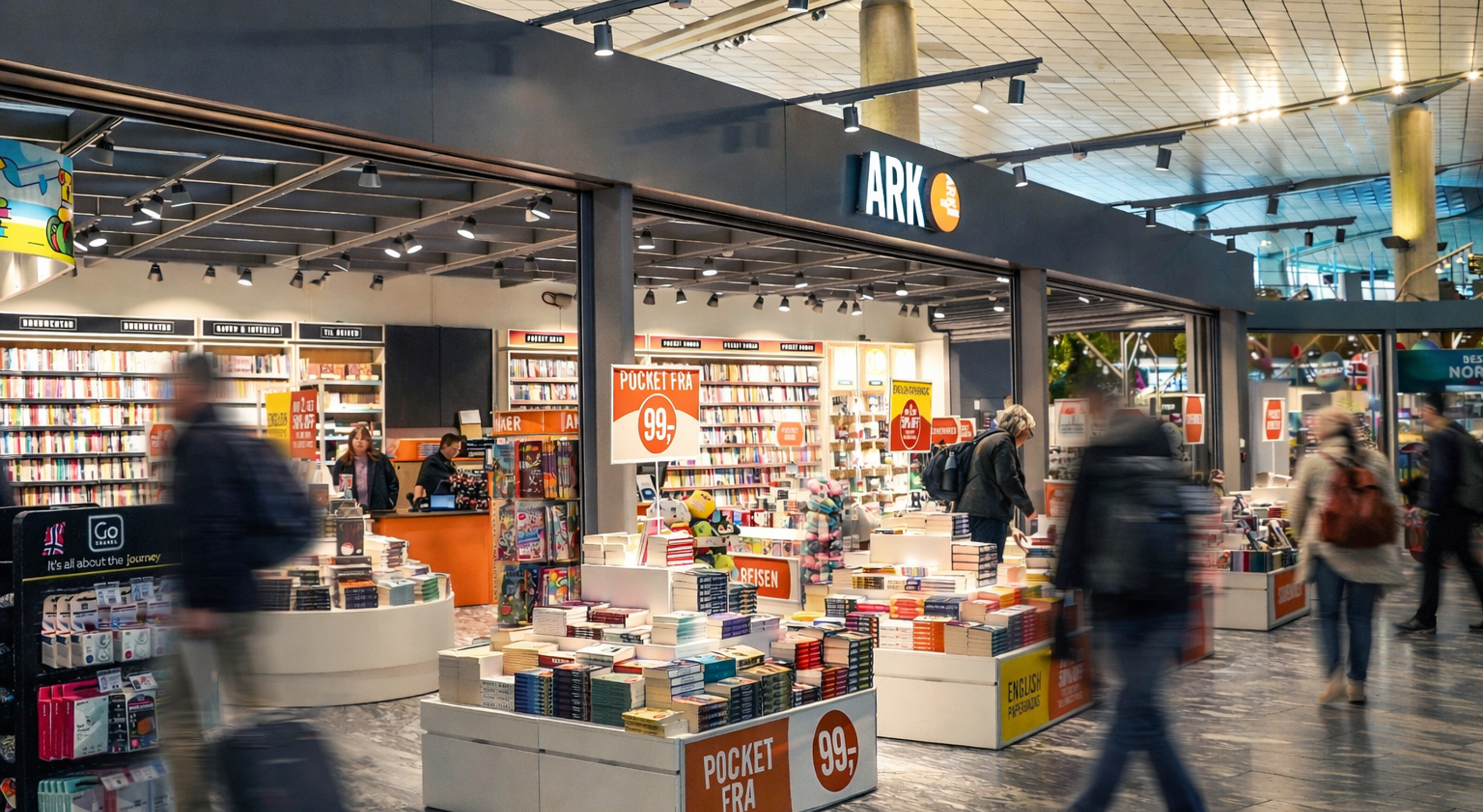 Mennesker foran Ark butikken som er lokalisert på Torget på Gardermoen 